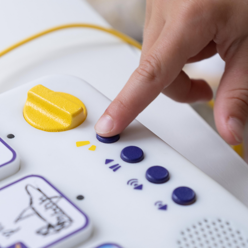 Pressing the magic button on storymaker to start a story